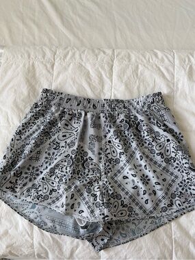 ALO Yoga Bandana Stride Shorts size S new without tag
